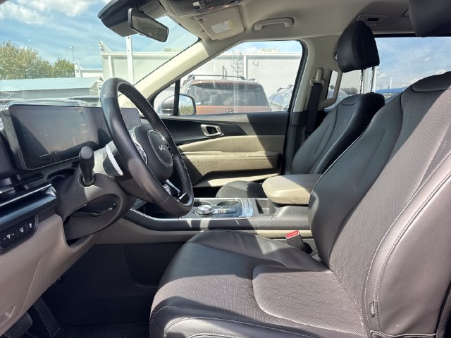Used 2026 Kia Carnival LXS FWD image 14