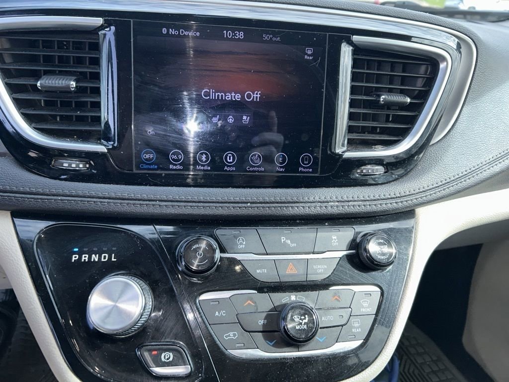 Used 2018 Chrysler Pacifica Limited image 8