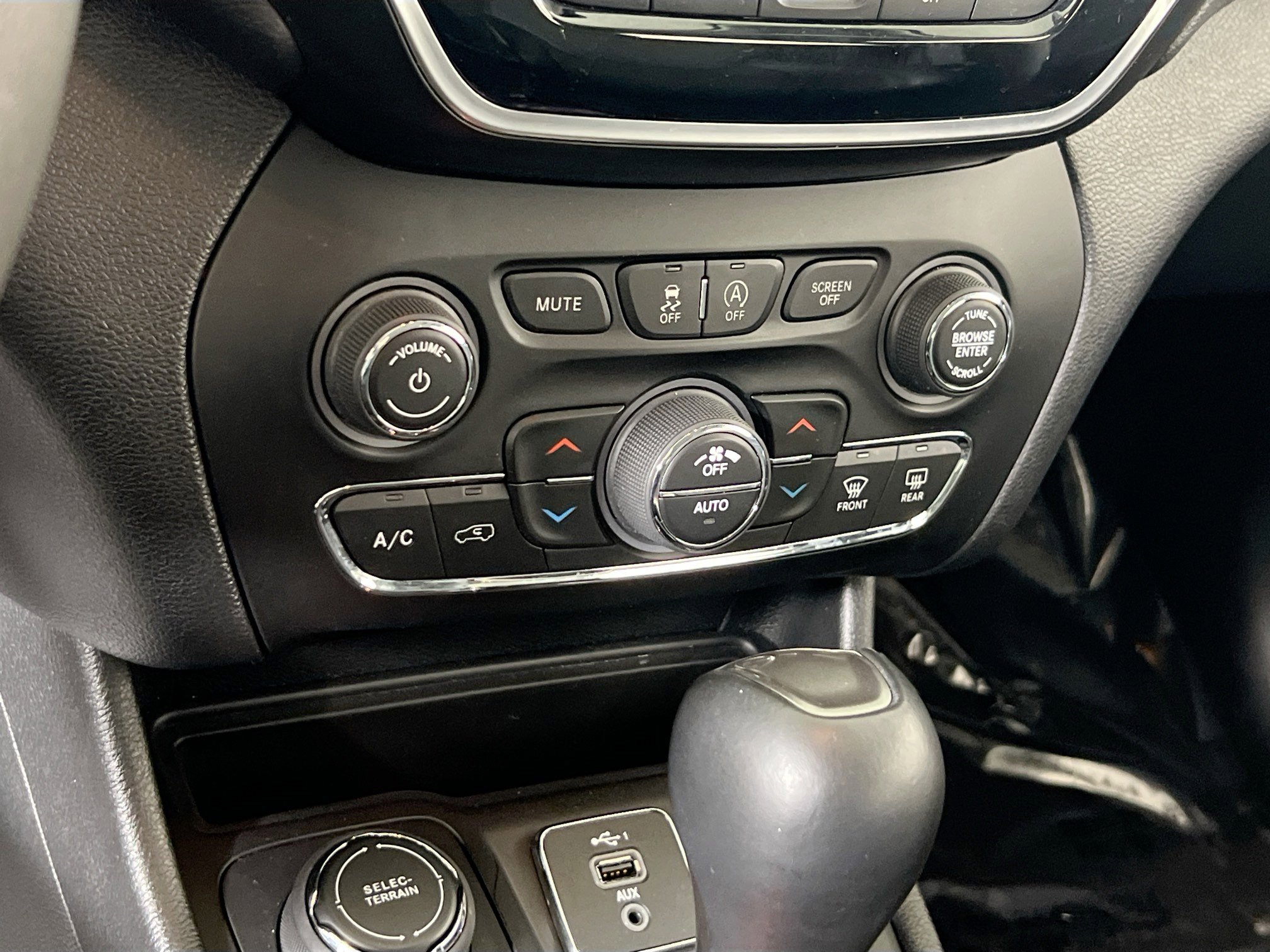 Used 2022 Jeep Cherokee Limited w/ Mopar Interior Package image 15