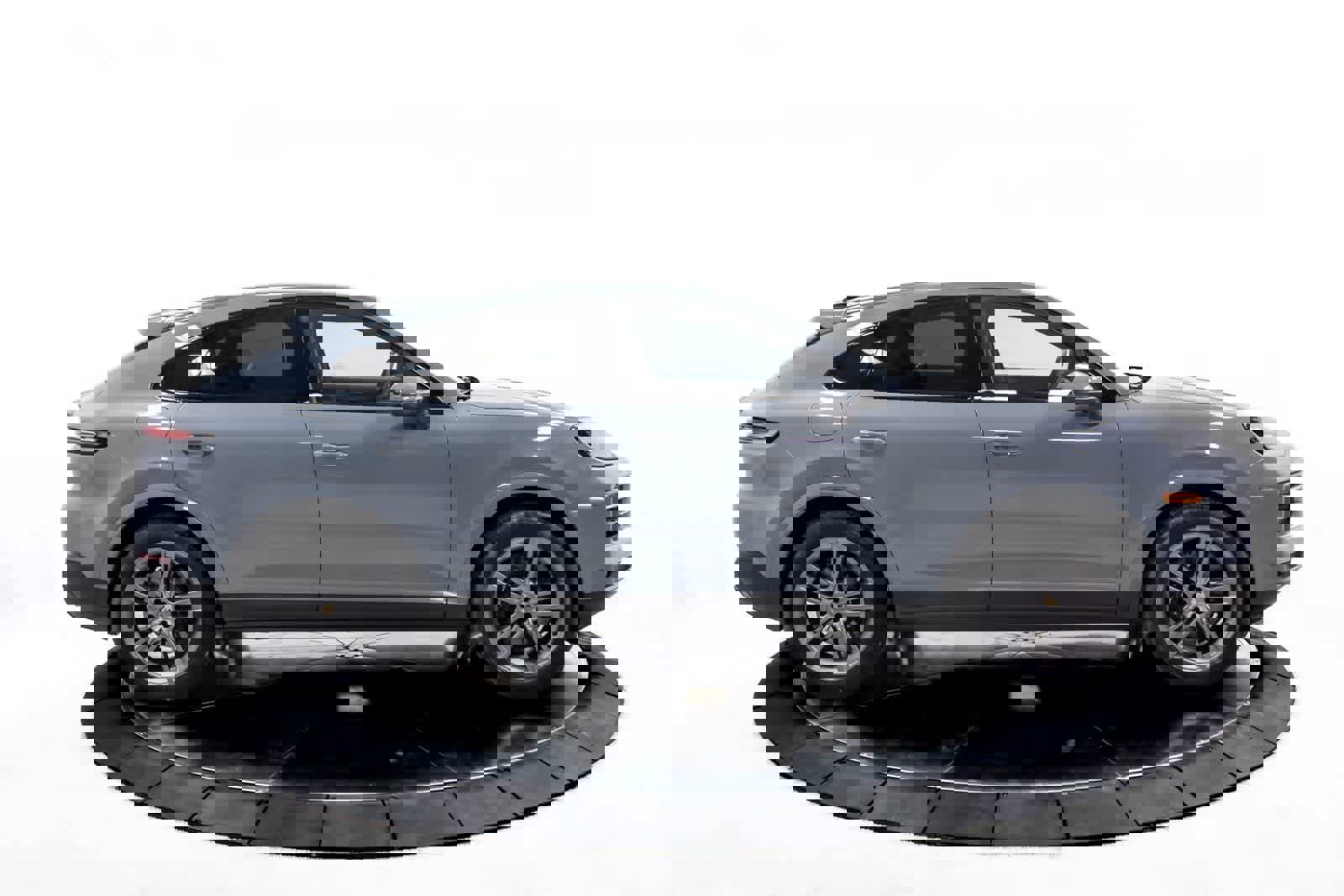 Certified 2025 Porsche Cayenne Coupe image 8