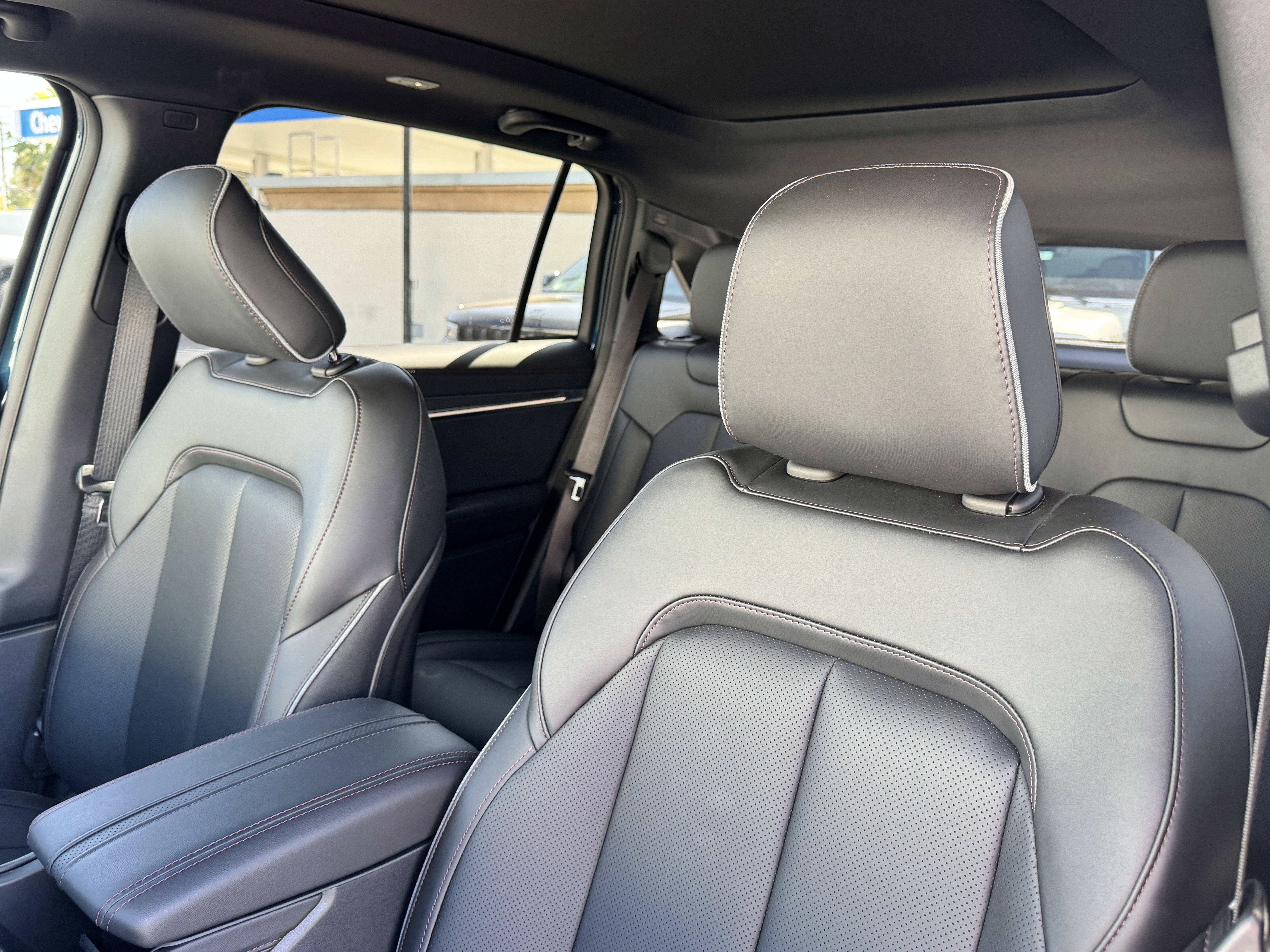 New 2025 Jeep Wagoneer Limited image 18