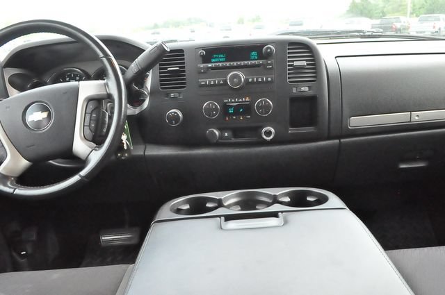 Used 2009 Chevrolet Silverado 2500 LT w/ Exterior Plus Package AWD/4WD image 17