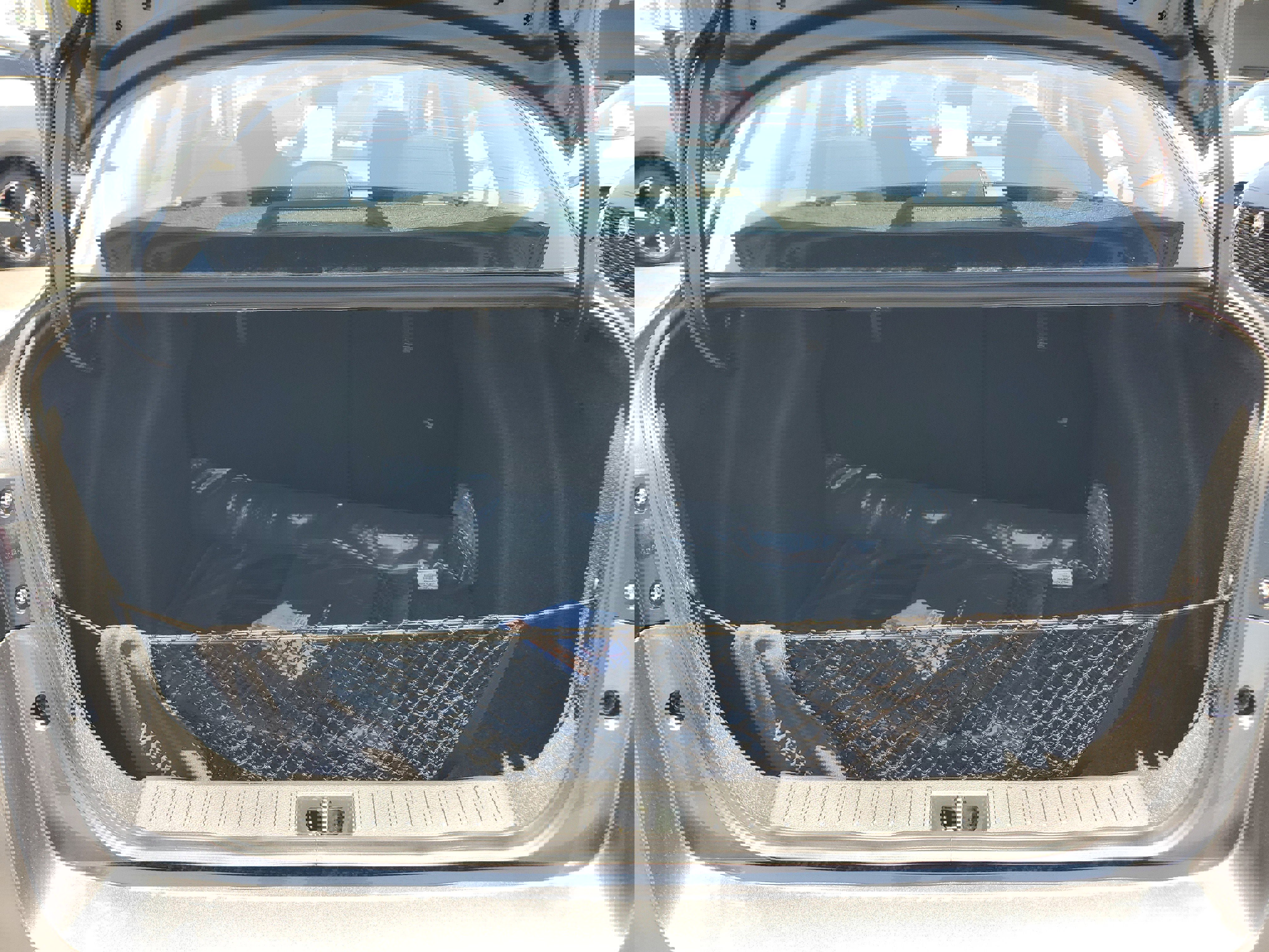 New 2025 Nissan Versa SR w/ Trunk Package image 9