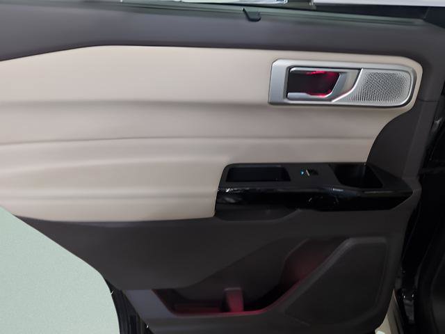 Used 2022 Ford Explorer Platinum w/ Equipment Group 601A image 17