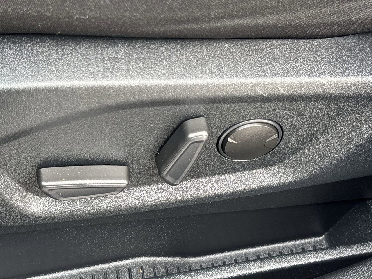 Used 2020 Ford Edge SE image 19