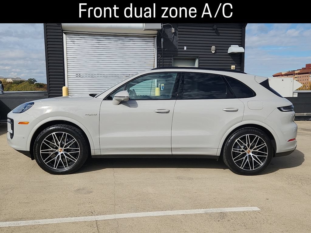 Certified 2025 Porsche Cayenne E-Hybrid AWD/4WD image 2