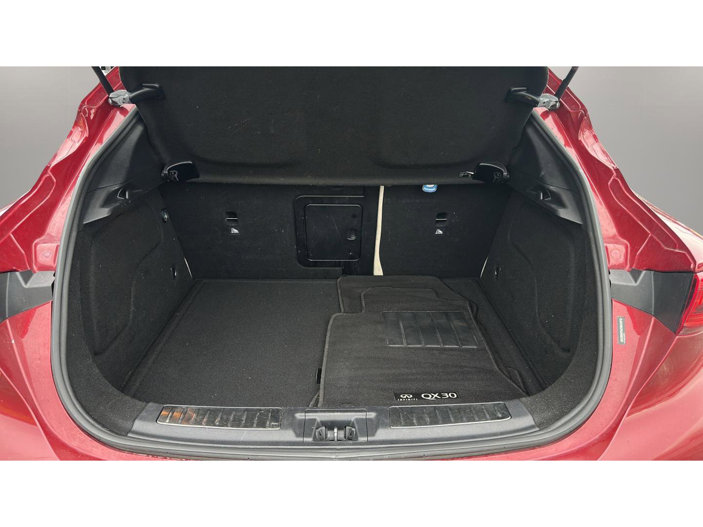 Used 2018 INFINITI QX30 Premium w/ Navigation Package image 20