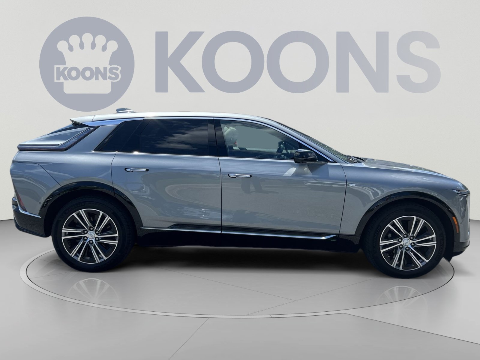 Used 2024 Cadillac Lyriq Luxury AWD/4WD image 8