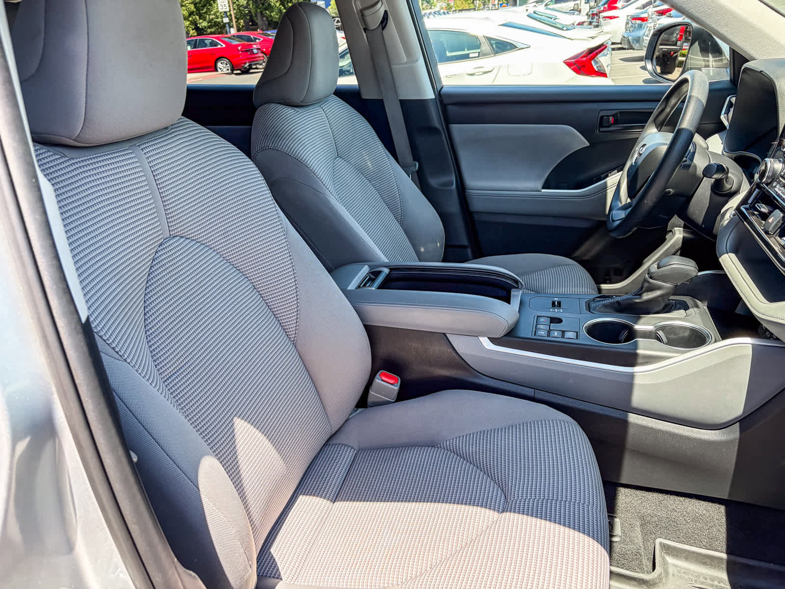Used 2023 Toyota Highlander L FWD image 15