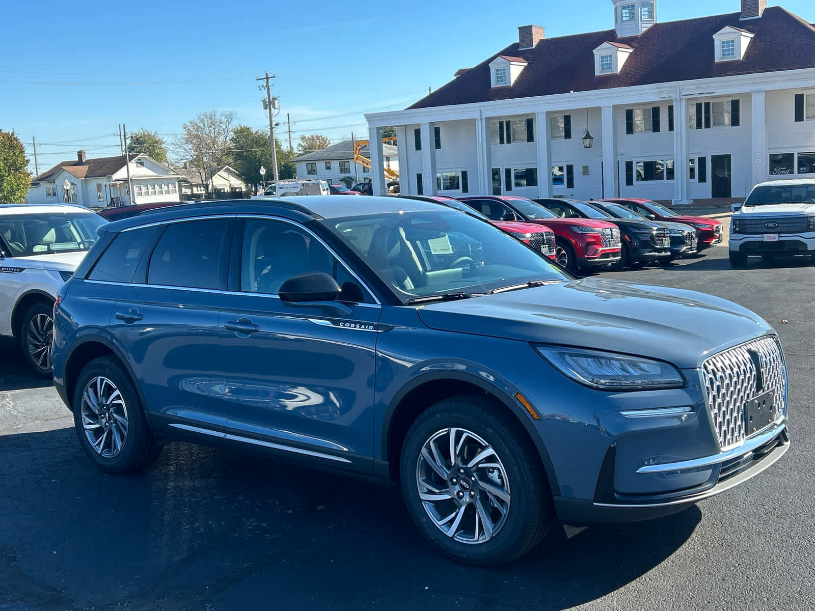 New 2026 Lincoln Corsair Premiere image 3