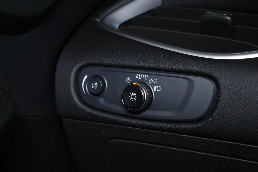 Used 2025 Chevrolet Malibu LT FWD image 23