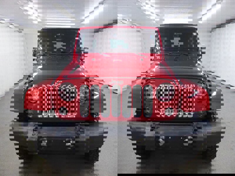 Used 2014 Jeep Wrangler Unlimited Sahara image 2