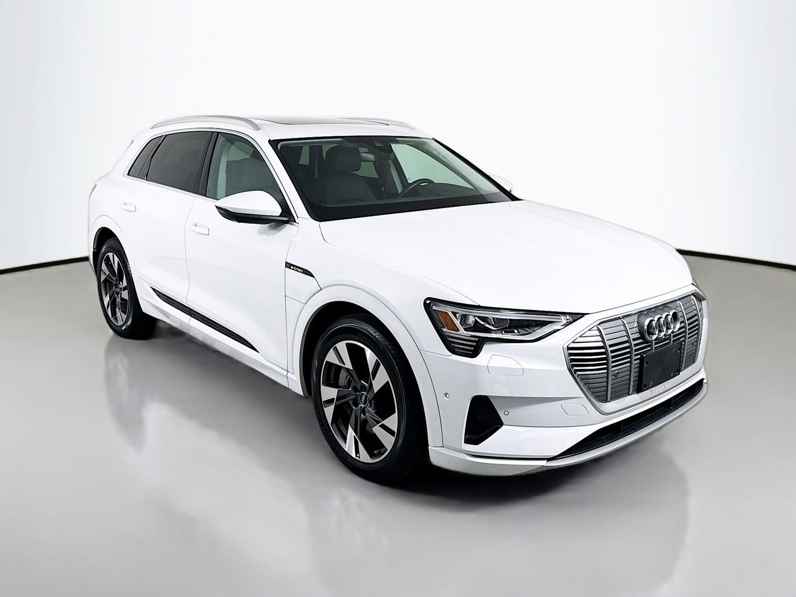 Used 2022 Audi e-tron Premium Plus image 7