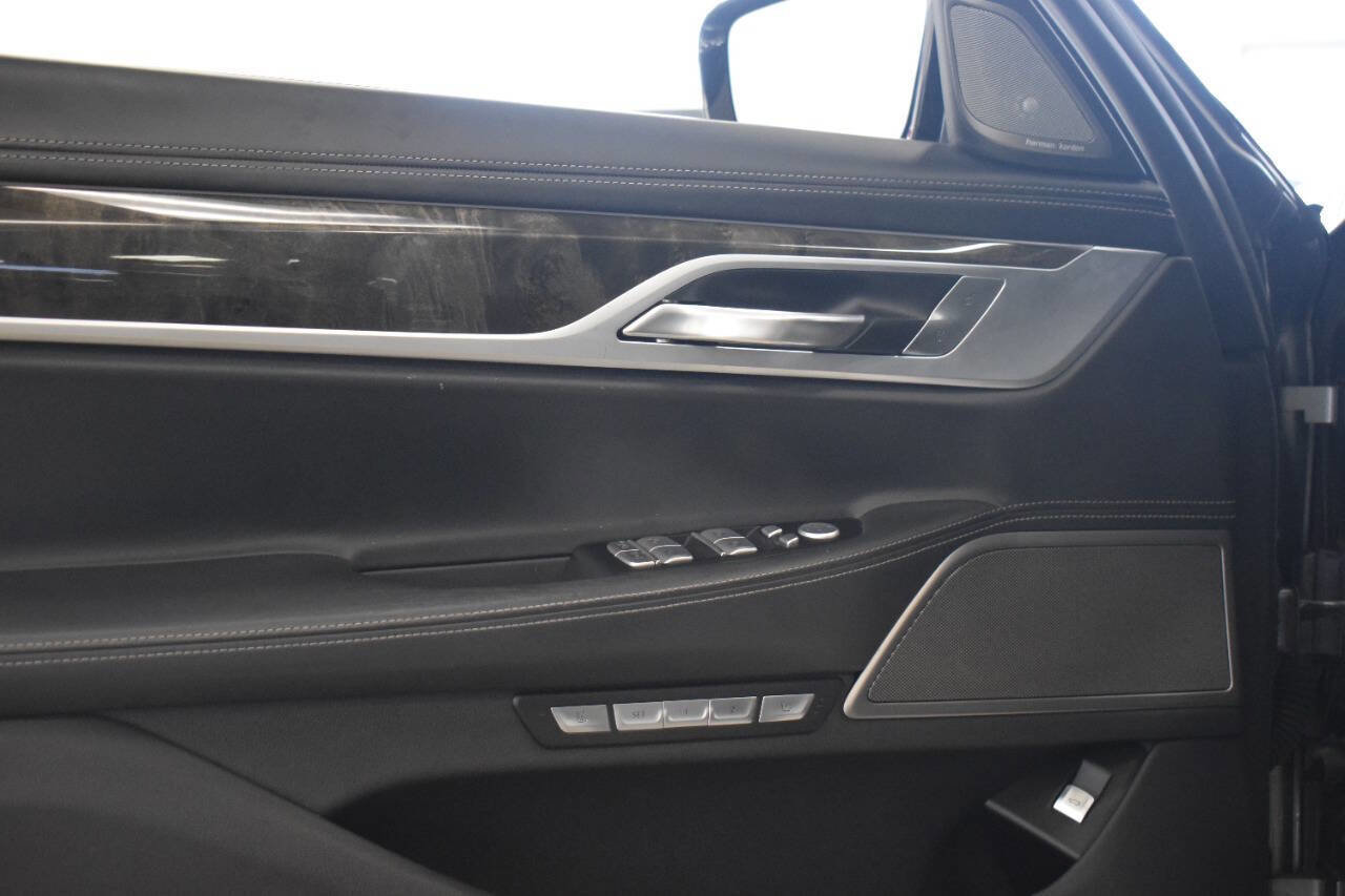 Used 2018 BMW 750i image 32