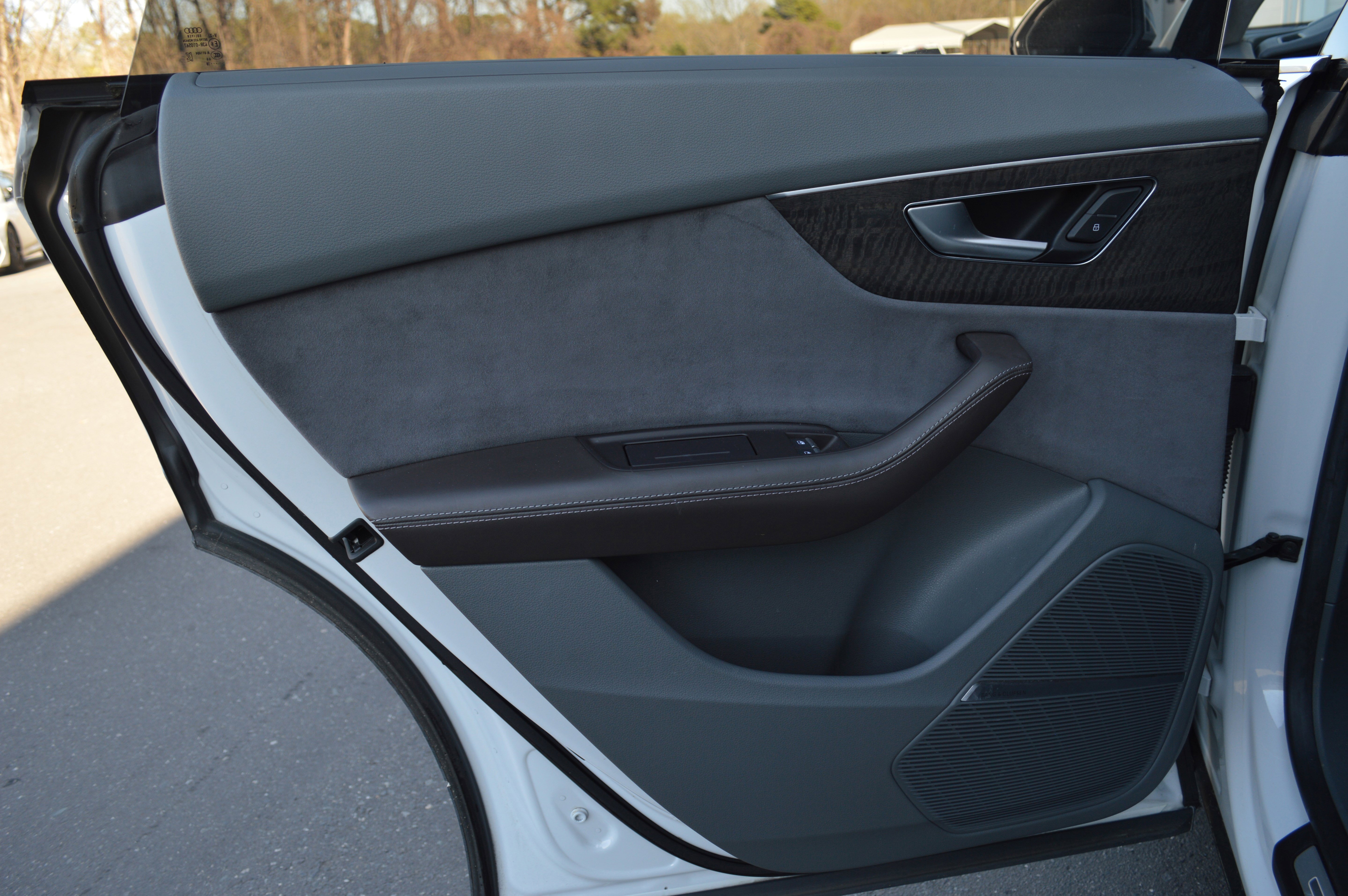 Used 2019 Audi Q8 Prestige w/ Luxury Package image 28