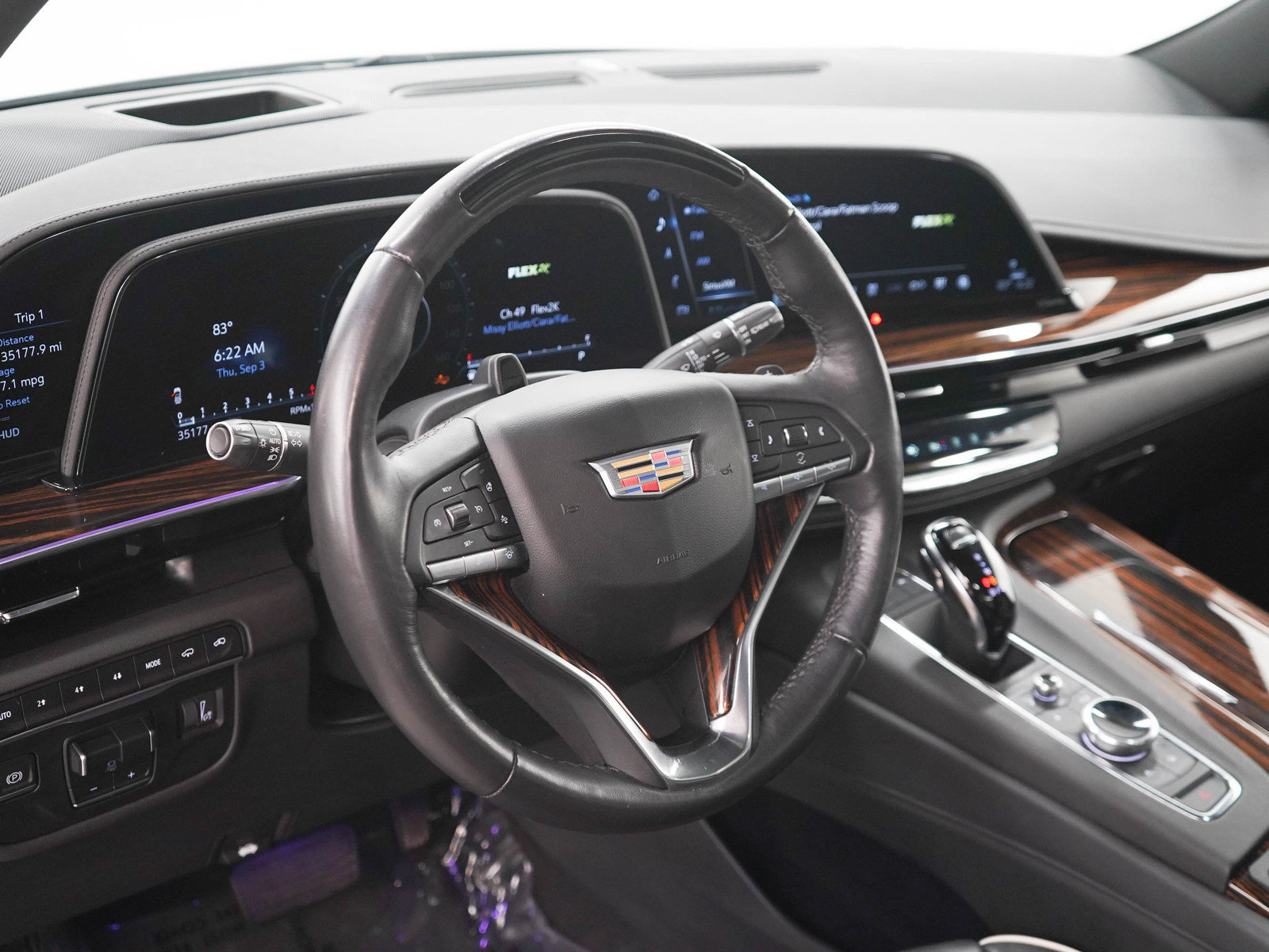 Used 2024 Cadillac Escalade ESV Premium Luxury w/ Performance Package AWD/4WD image 22