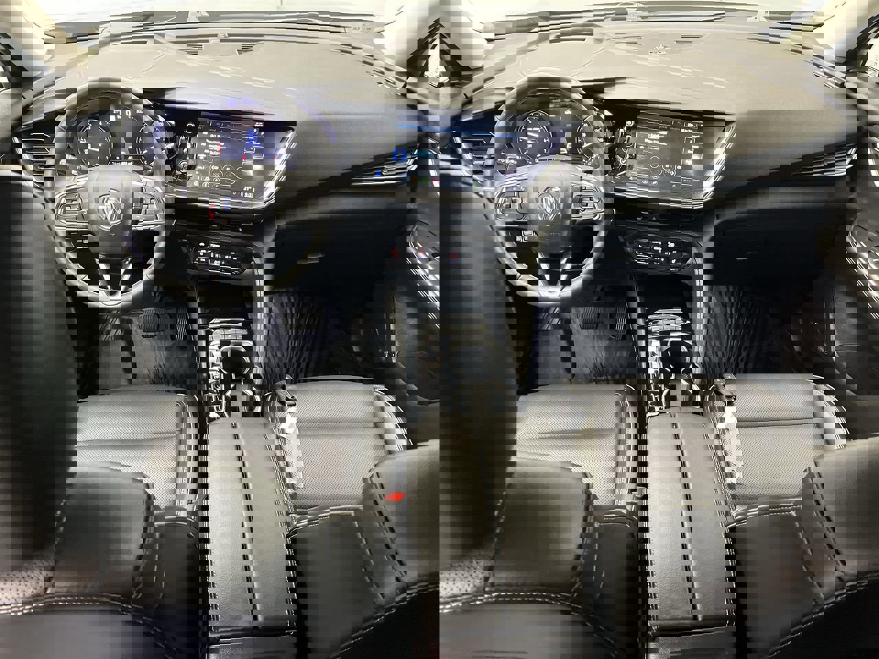 Certified 2022 Buick Envision Essence w/ Technology Package I image 4