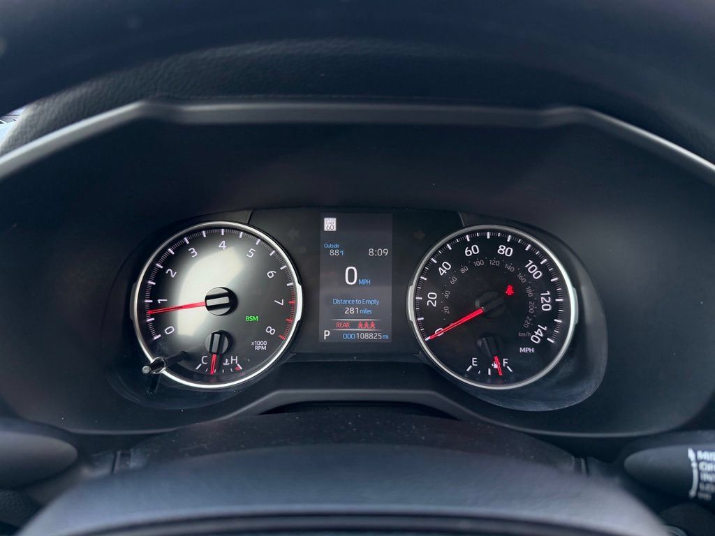 Used 2022 Toyota RAV4 XLE FWD image 17