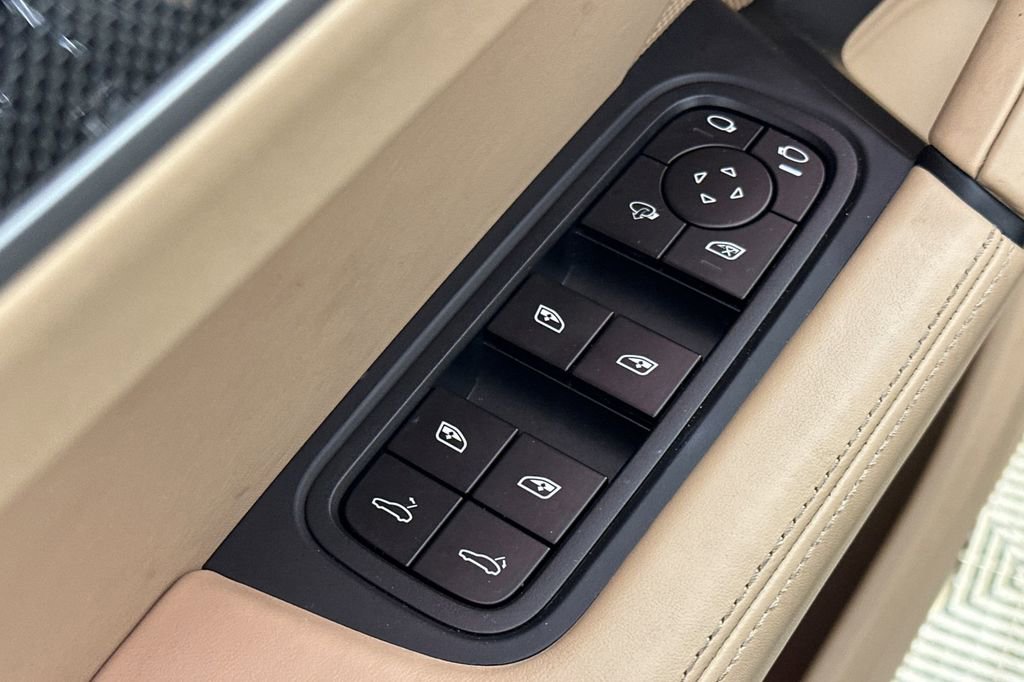 Used 2024 Porsche Cayenne Coupe image 12