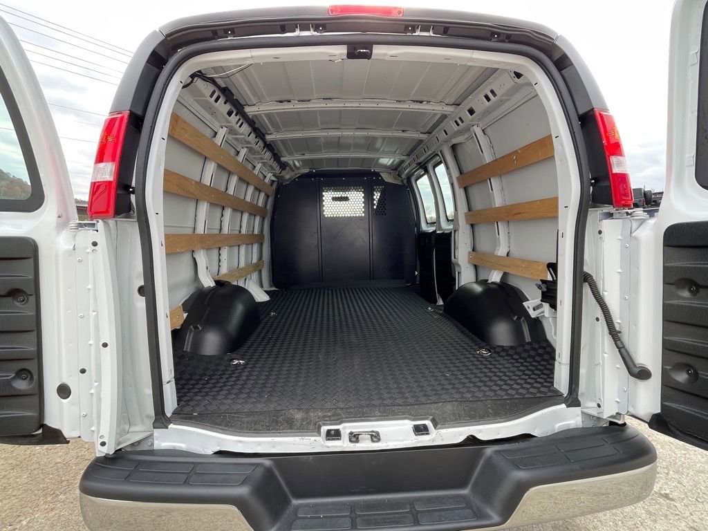 Used 2024 Chevrolet Express 2500 Work Van w/ Driver Convenience Package image 20