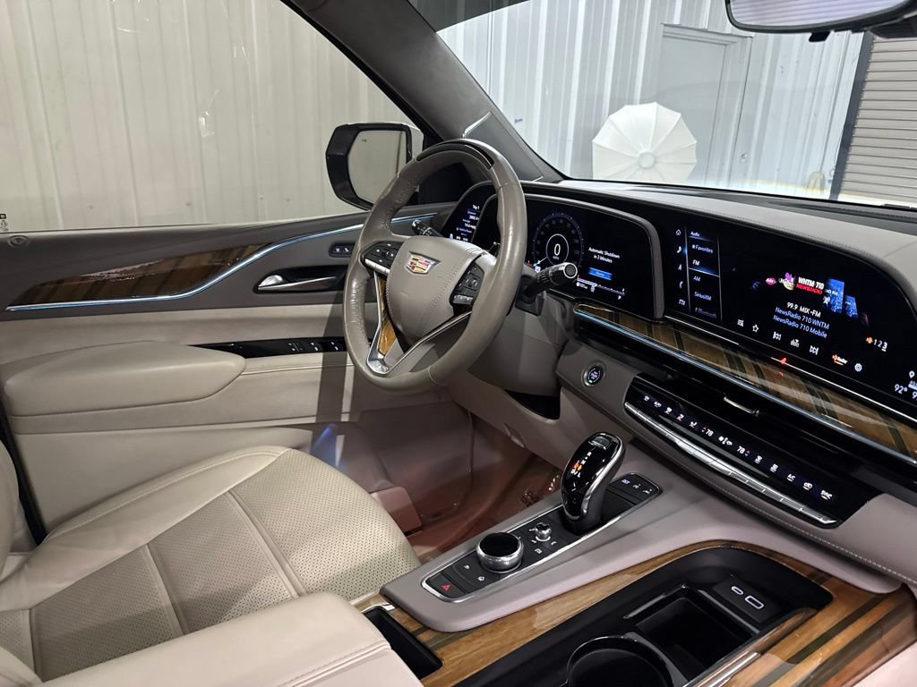 Used 2021 Cadillac Escalade Premium Luxury Platinum AWD/4WD image 24