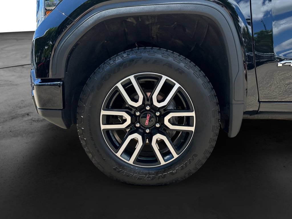 Used 2025 GMC Sierra 1500 AT4 w/ Technology Package AWD/4WD image 9