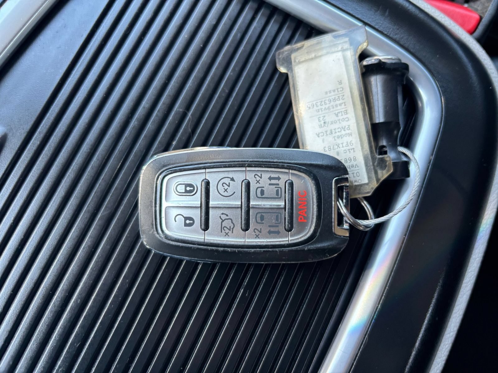 Used 2023 Chrysler Pacifica Touring-L FWD image 20