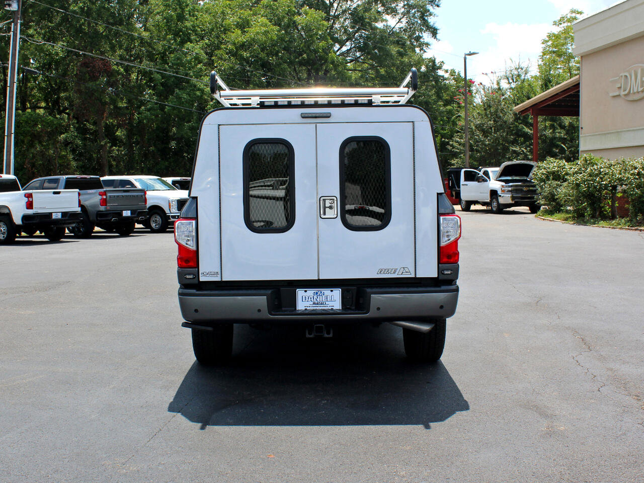 Used 2023 Nissan Titan SV w/ SV Utility Package image 11