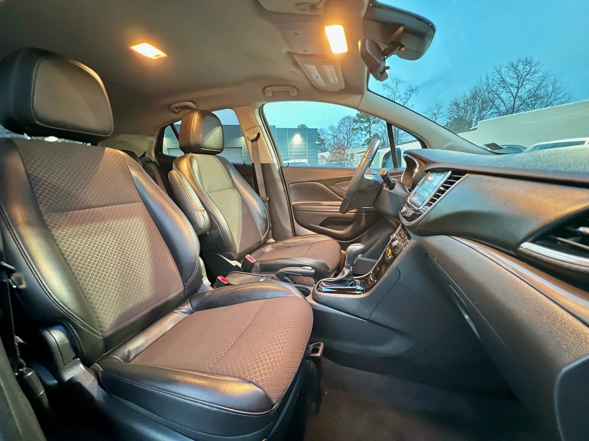 Used 2021 Buick Encore Preferred image 20