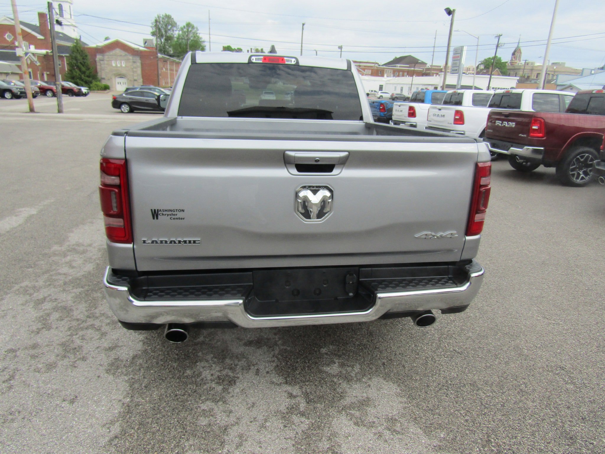 Used 2024 RAM 1500 Laramie AWD/4WD image 4
