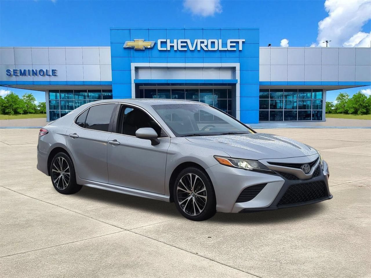 Used 2018 Toyota Camry SE FWD image 1
