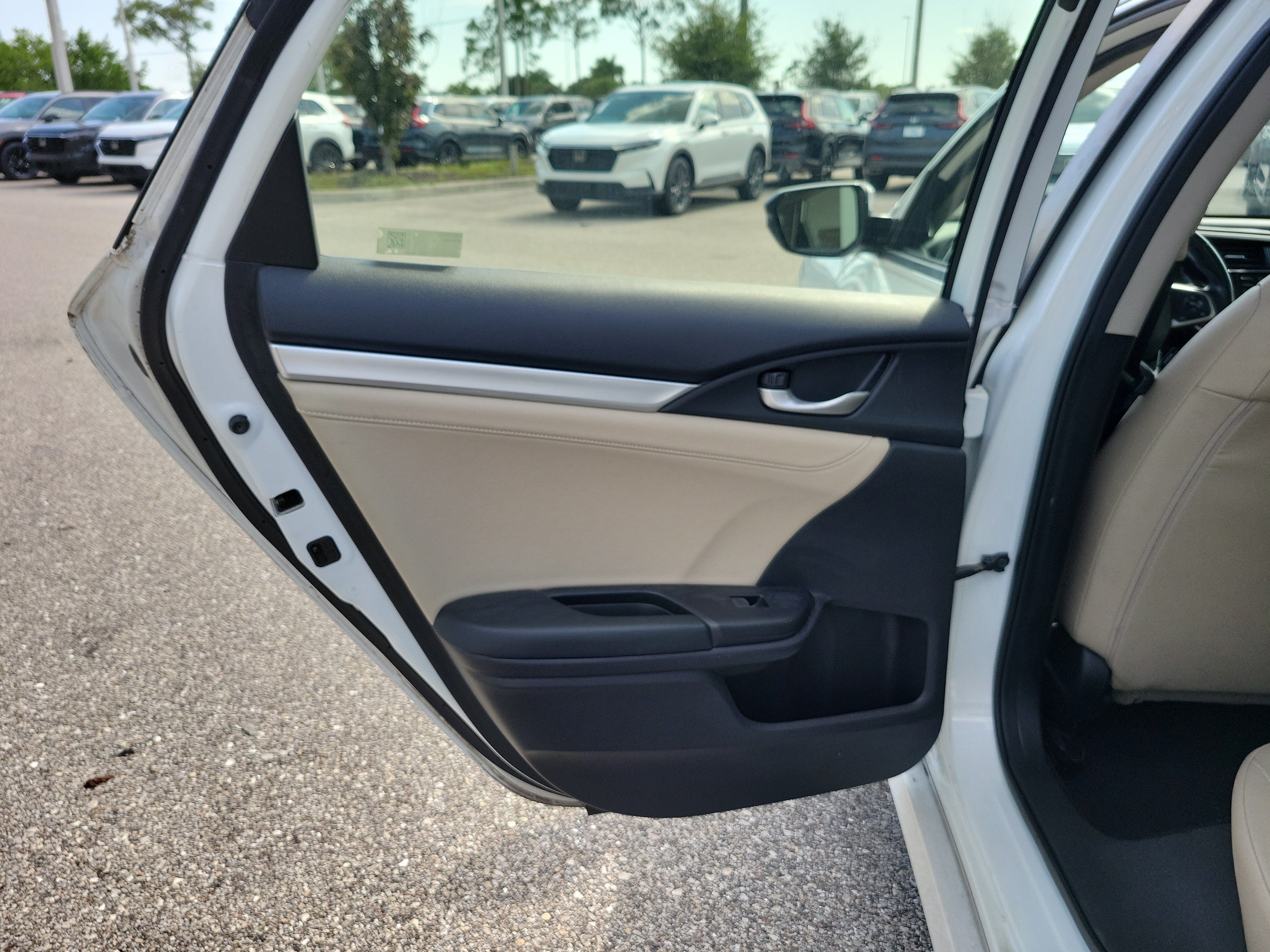Used 2019 Honda Civic Touring image 14