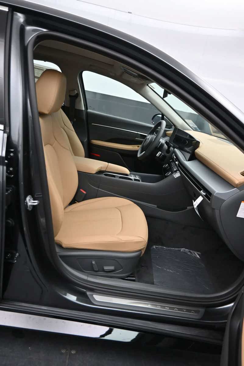 New 2026 Hyundai Sonata Limited FWD image 11