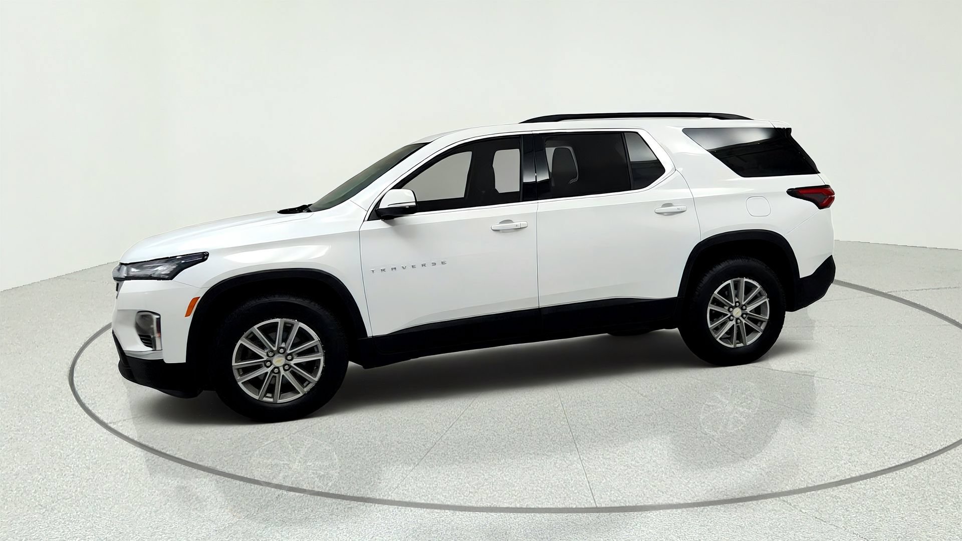 Certified 2023 Chevrolet Traverse LT FWD image 2