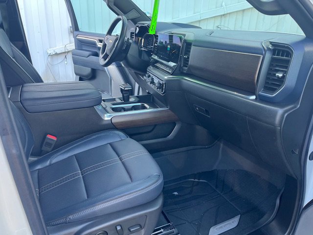 Used 2024 Chevrolet Silverado 1500 High Country w/ Technology Package image 18