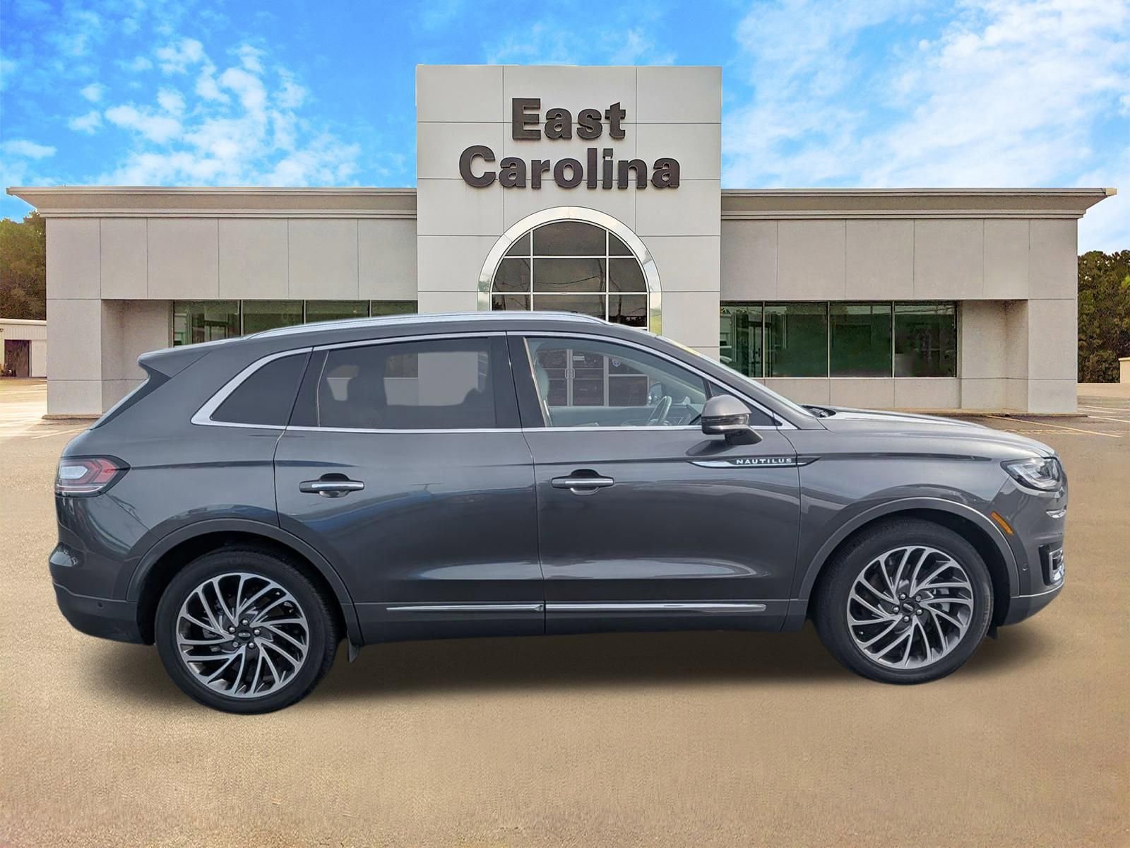 Used 2020 Lincoln Nautilus Reserve w/ Equipment Group 201A image 2