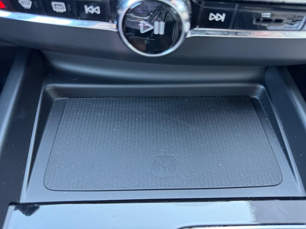 Certified 2026 Volvo XC60 B5 Plus AWD/4WD image 18