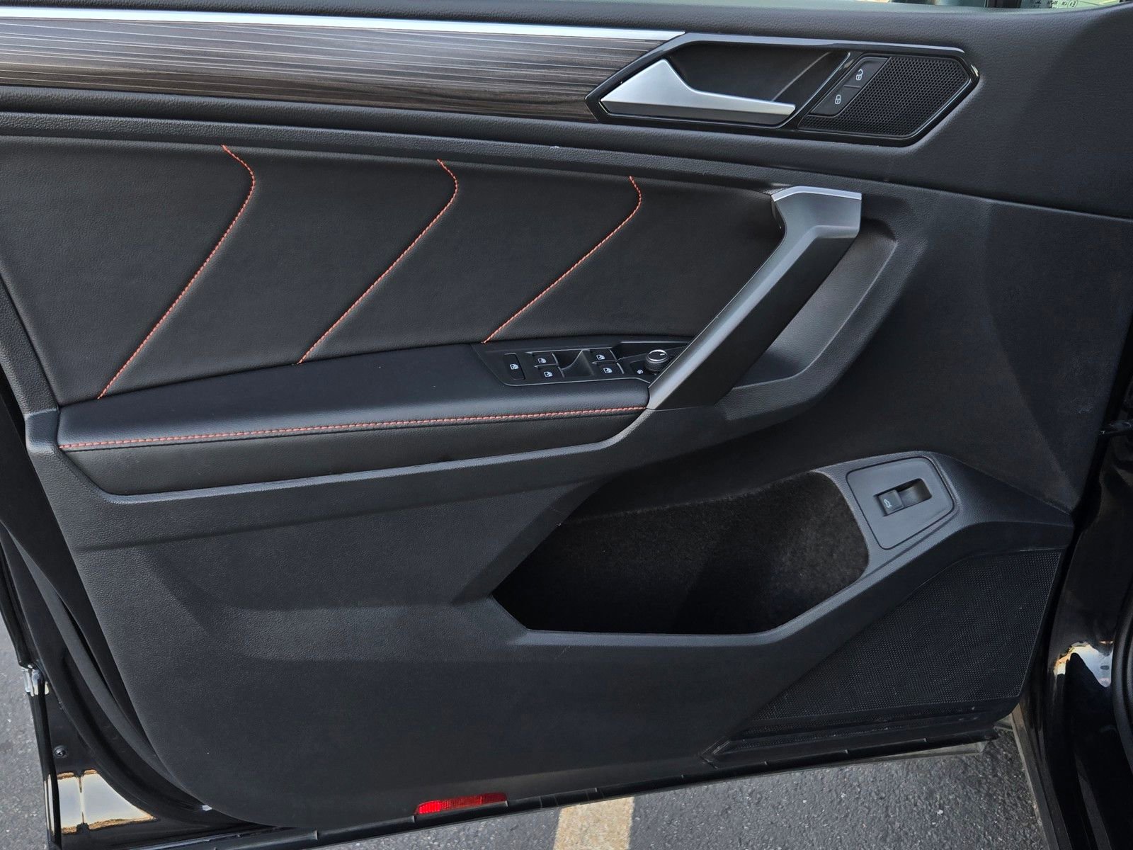 Used 2024 Volkswagen Tiguan Wolfsburg Edition image 10