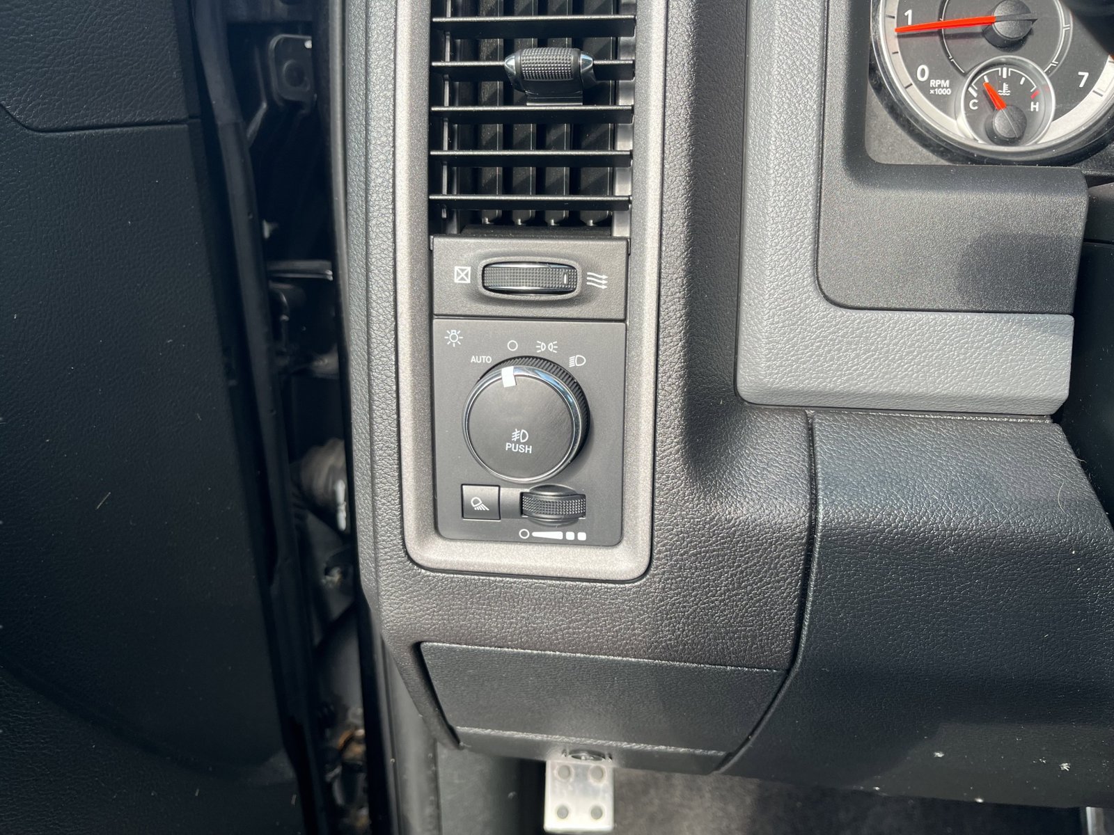 Used 2017 RAM 1500 Express AWD/4WD image 17