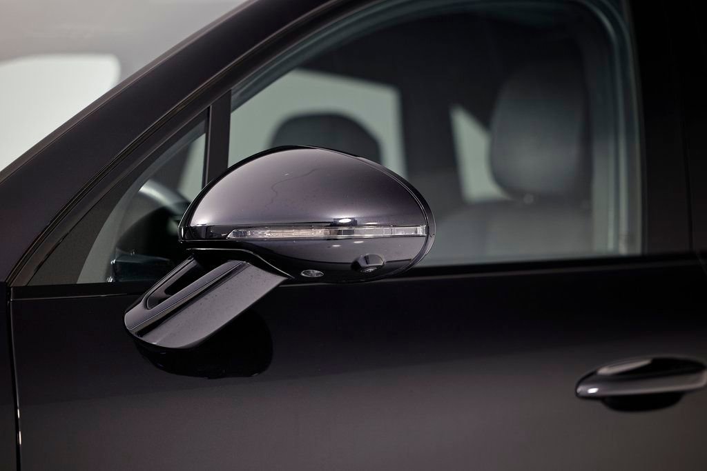 Used 2023 Porsche Macan Turbo image 12