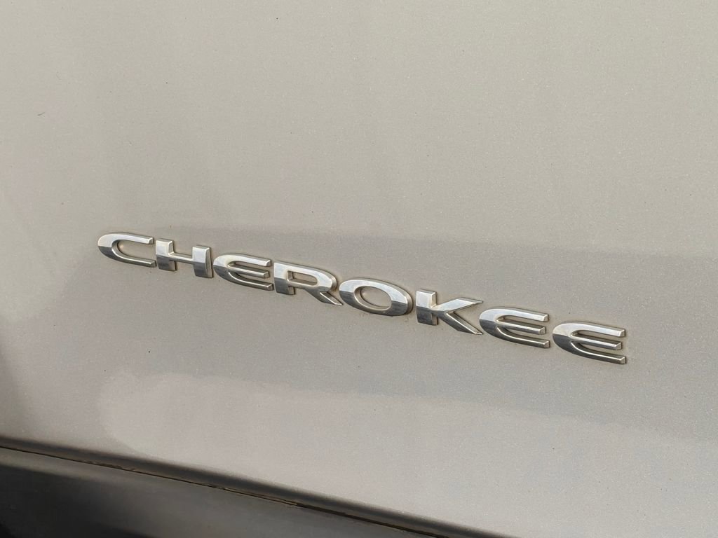 Used 2015 Jeep Cherokee Latitude w/ Cold Weather Group image 47