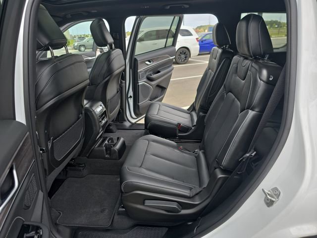 Used 2023 Jeep Grand Cherokee L Overland image 18