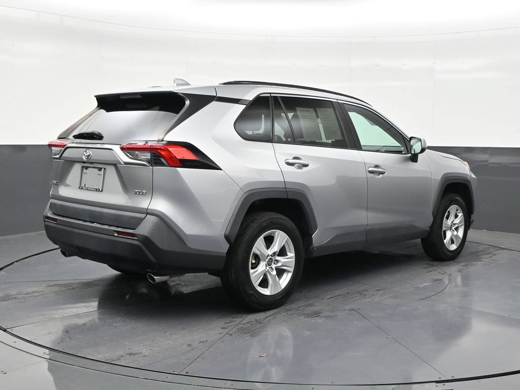 Used 2021 Toyota RAV4 XLE FWD image 5
