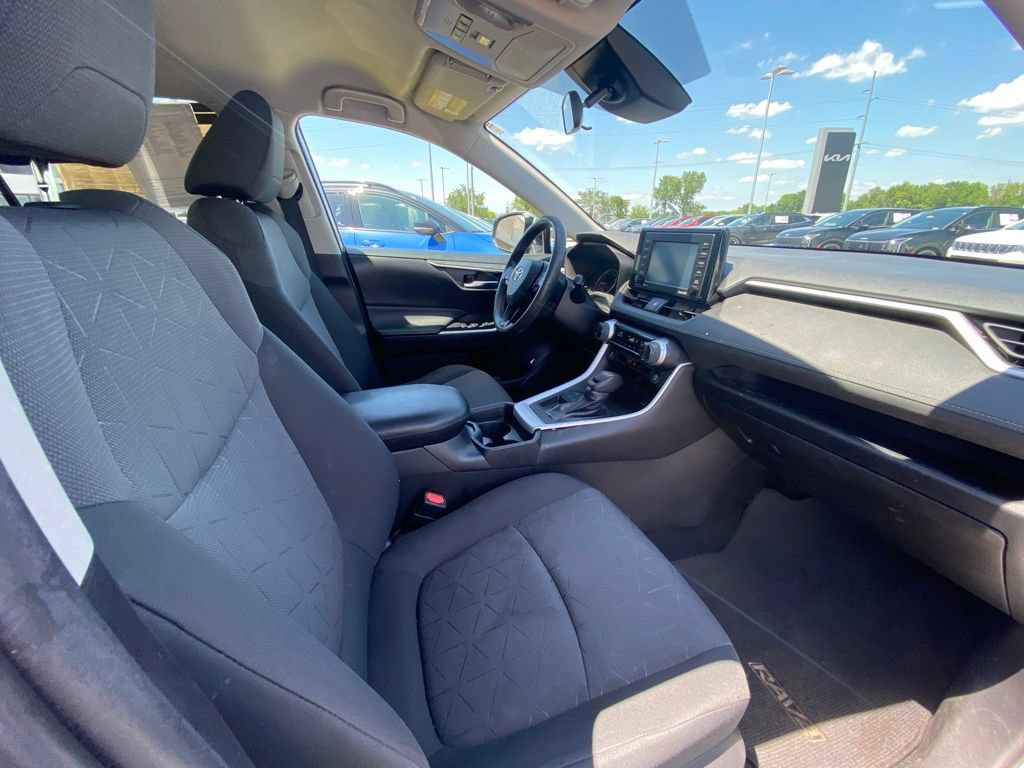 Used 2021 Toyota RAV4 XLE FWD image 28