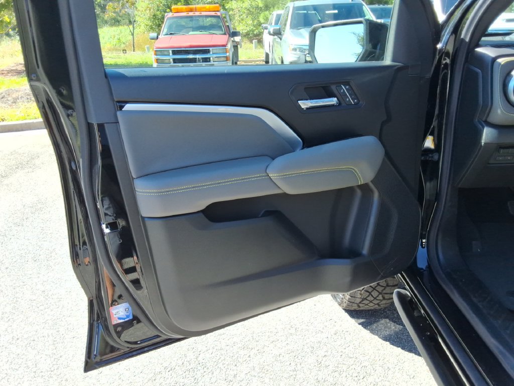 New 2026 Chevrolet Colorado ZR2 w/ Technology Package AWD/4WD image 19