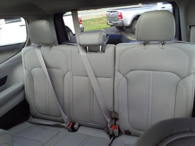 Used 2024 Jeep Wagoneer 4WD w/ Premium Group I image 8