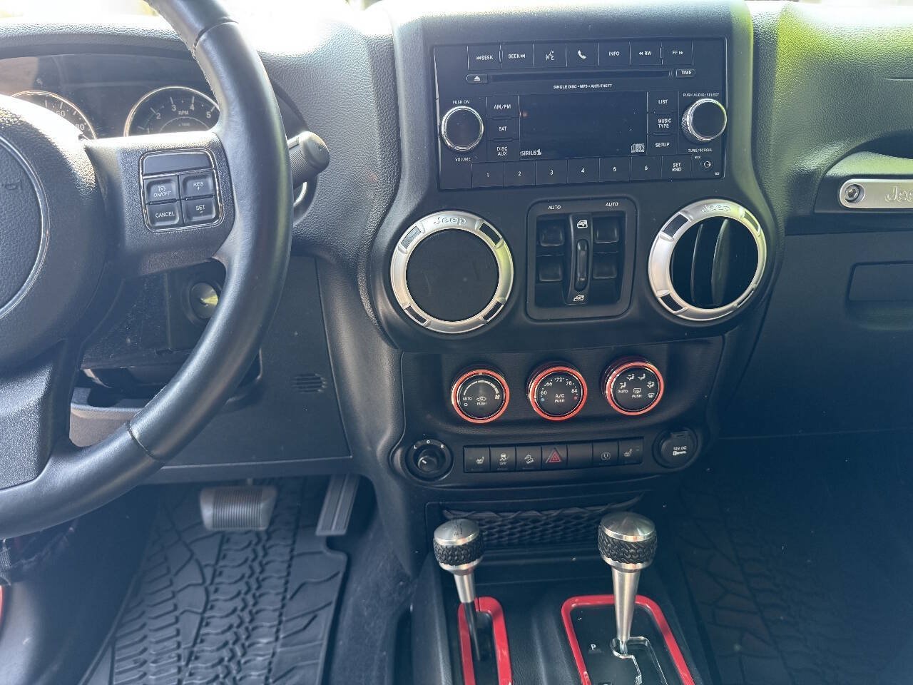 Used 2013 Jeep Wrangler Unlimited Sahara w/ Connectivity Group AWD/4WD image 9
