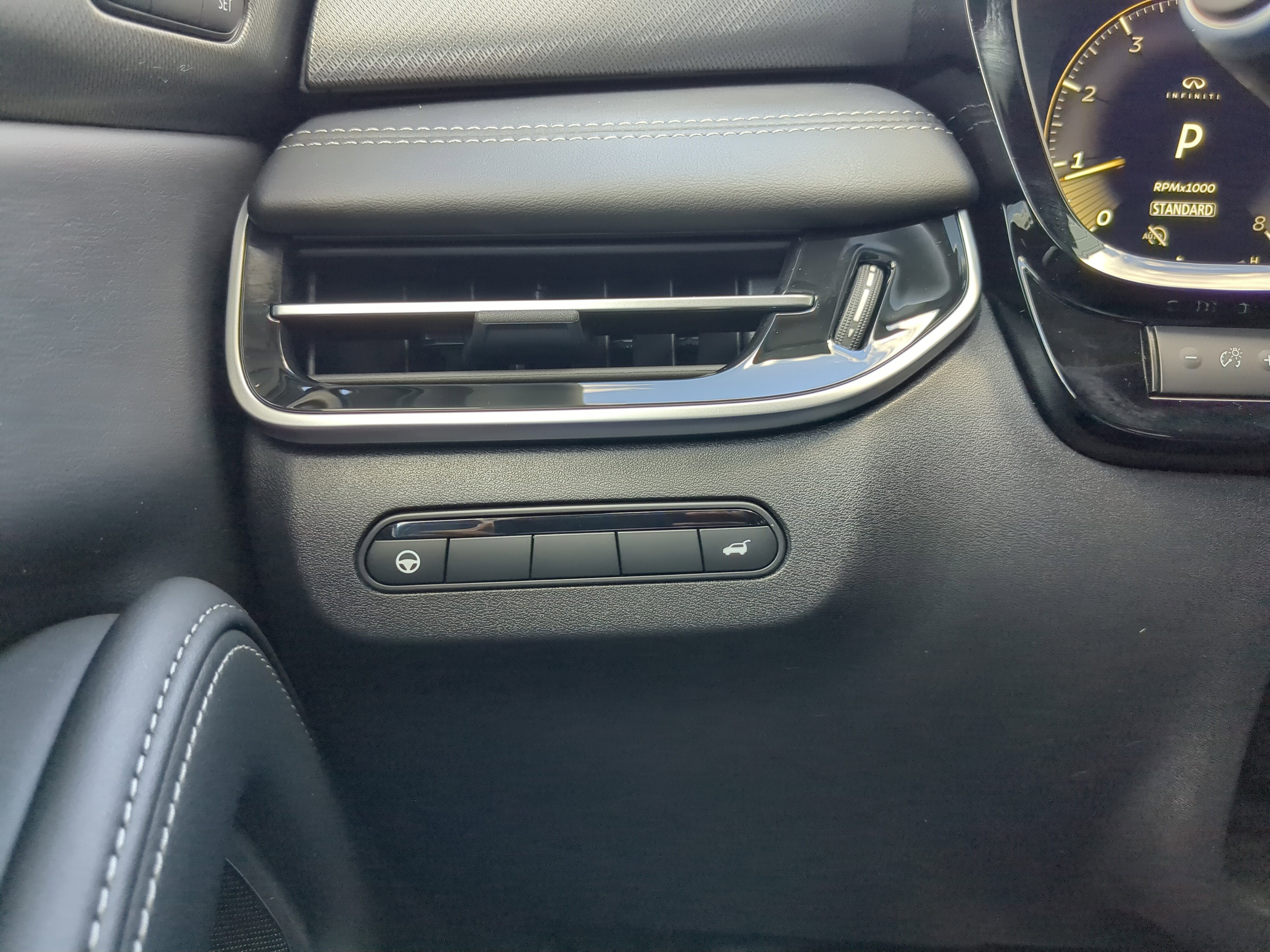 Used 2026 INFINITI QX60 Luxe w/ Cargo Package image 26