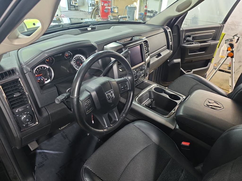 Used 2018 RAM 2500 Big Horn w/ Sport Appearance Group AWD/4WD image 15