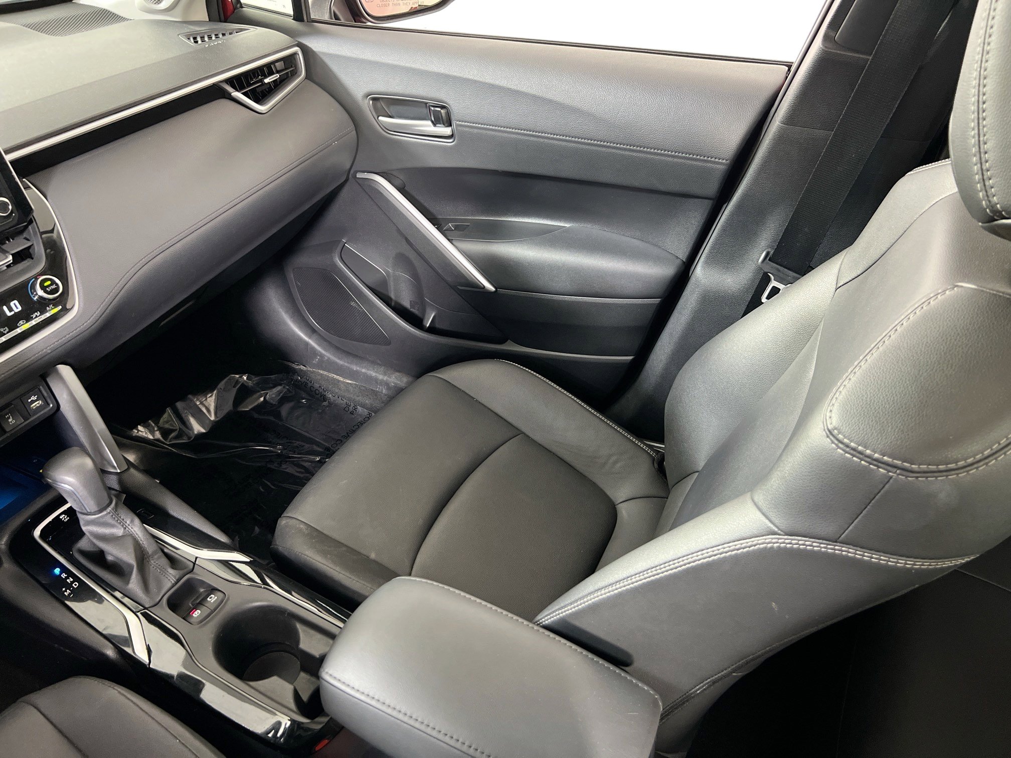 Used 2022 Toyota Corolla Cross XLE w/ Convenience Package AWD/4WD image 23